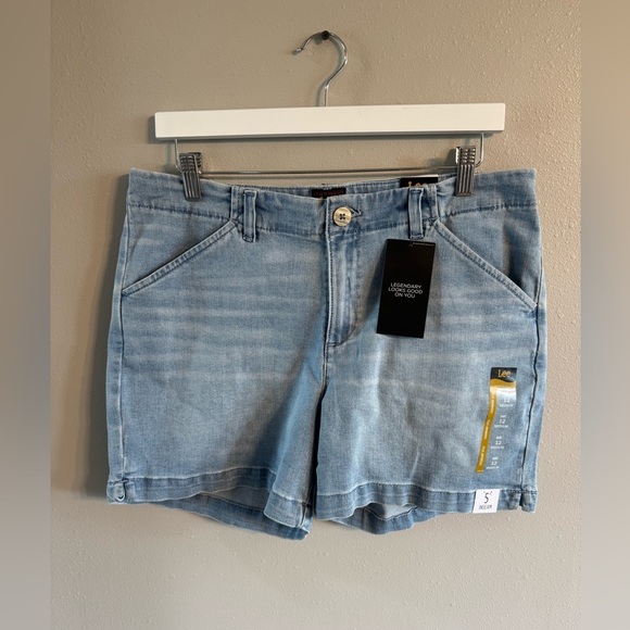 NWT Lee Women's Light Blue Denim Shorts - Picture 1 of 5